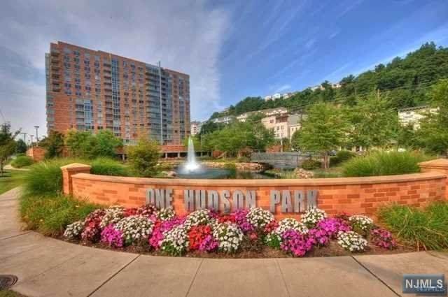 516 Hudson Park - Photo 1