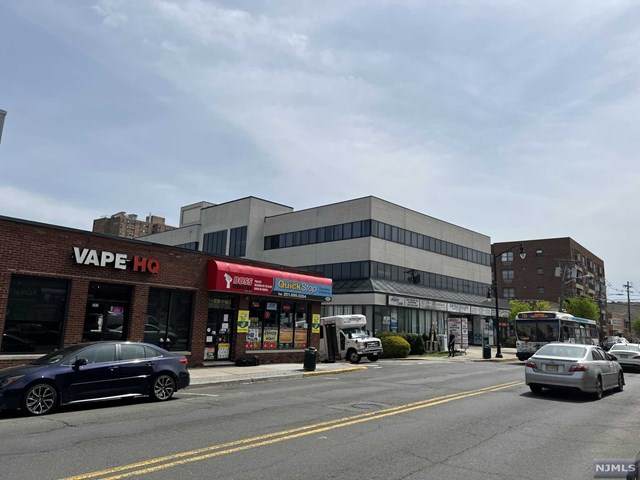 600-602 Anderson Avenue - Photo 1