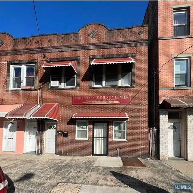 124 Mallory Avenue - Photo 1