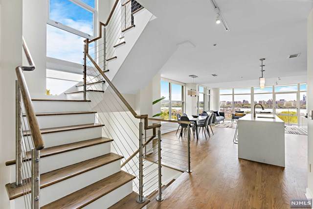 100 Thompson Lane - Photo 1