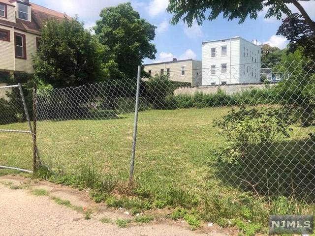 917 Bergen Street - Photo 1