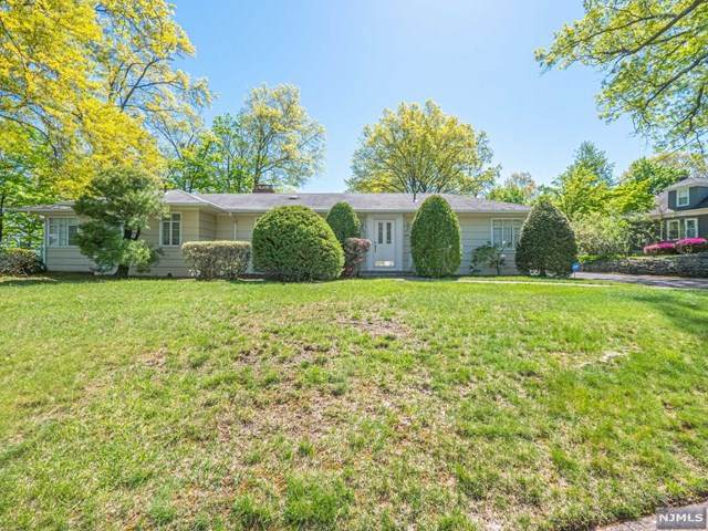 888 Summit Avenue - Photo 1