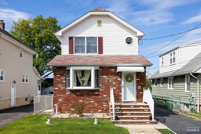 715 Teneyck Avenue - Photo 1