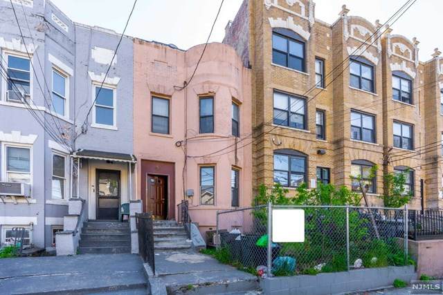 115 Bostwick Avenue - Photo 1