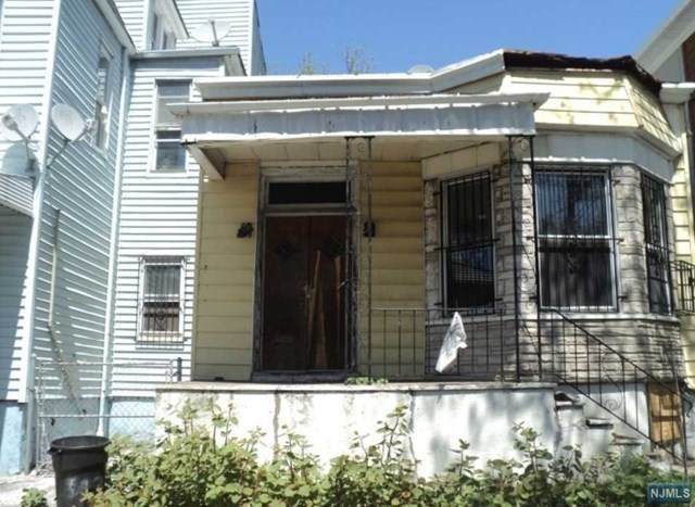 443 14th Avenue - Photo 1