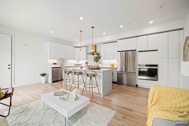 520 New York Avenue - Photo 1