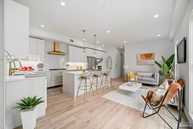 520 New York Avenue - Photo 1