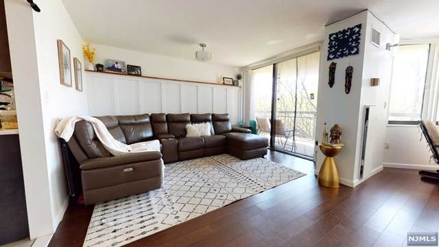335 Harmon Cove Tower - Photo 1
