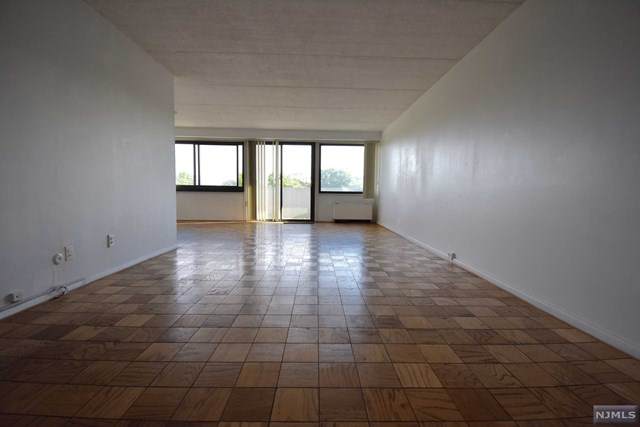 1600 Center Avenue - Photo 1
