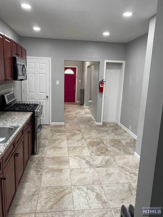 135 21st Street - Photo 1