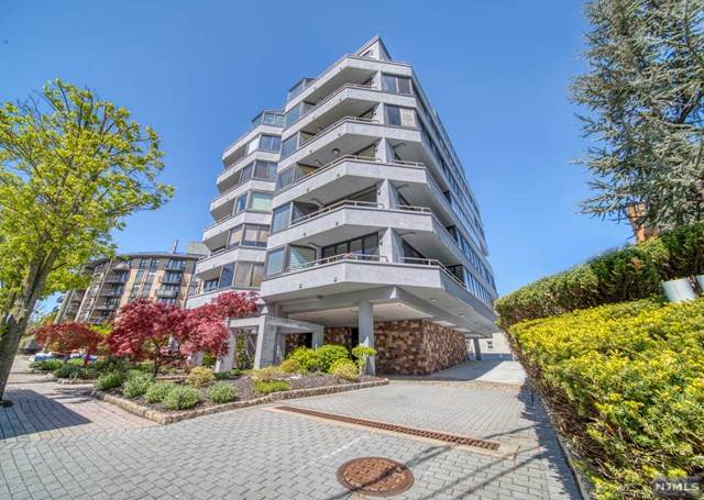 2500 Hudson Terrace - Photo 1