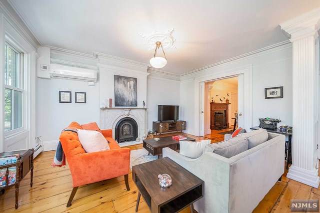 706 Park Avenue - Photo 1