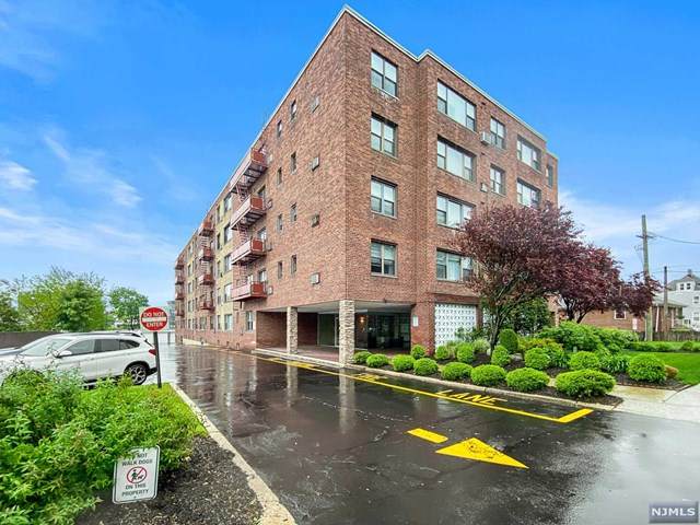 275 Hoym Street - Photo 1