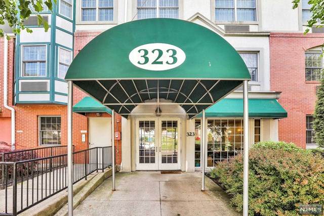 323 Willow Street - Photo 1