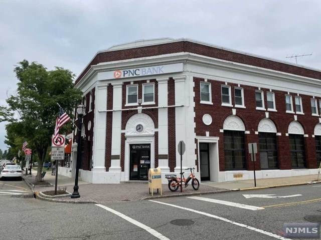 353 Broad Avenue - Photo 1