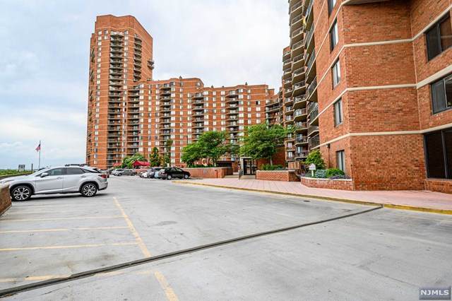 315 Harmon Cove Tower - Photo 1