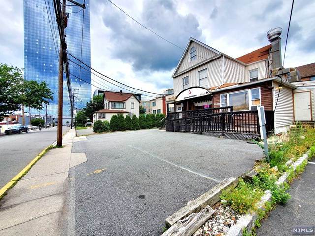 1638 Parker Avenue - Photo 1