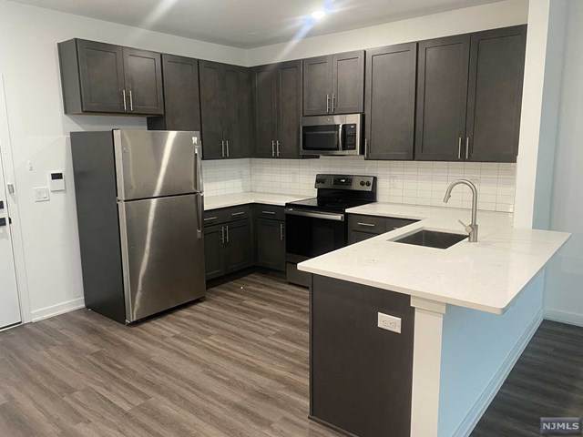 480 Paterson Avenue - Photo 1
