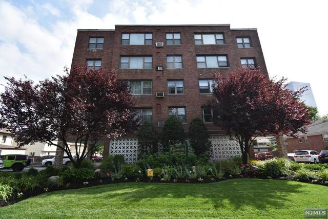 275 Hoym Street - Photo 1