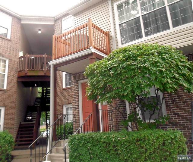 764 Charles Court - Photo 1