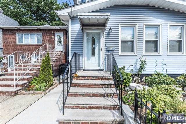 184-186 Kerrigan Boulevard - Photo 1