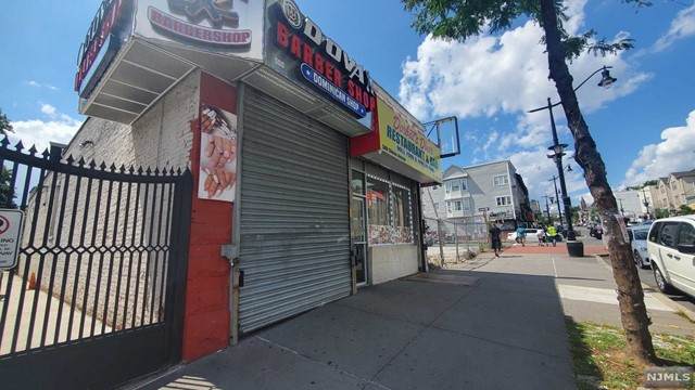 500 Clinton Avenue - Photo 1