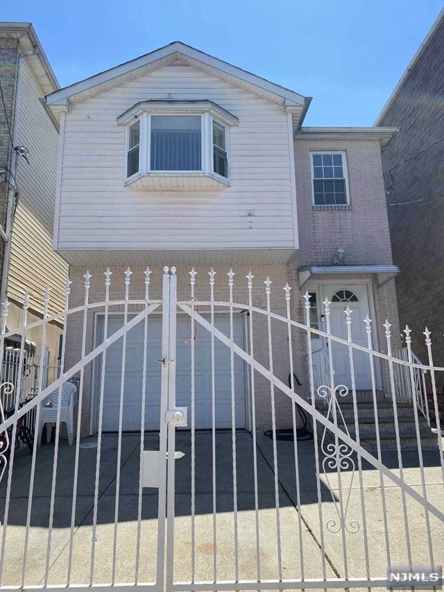 12 End Terrace - Photo 1
