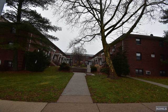 132 Myrtle Avenue - Photo 1
