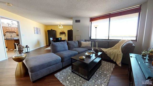 620 Harmon Cove Tower - Photo 1