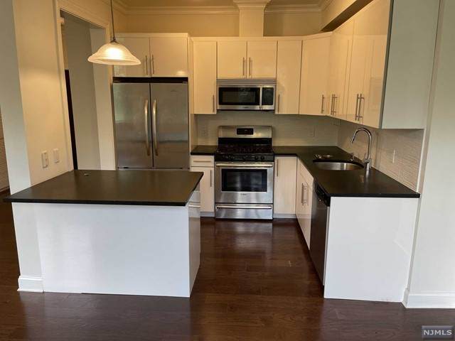 2001 Hudson Terrace - Photo 1