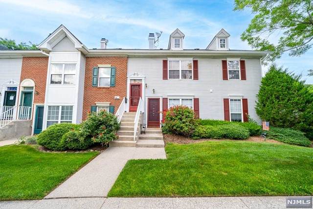 1064 Chedworth Circle - Photo 1