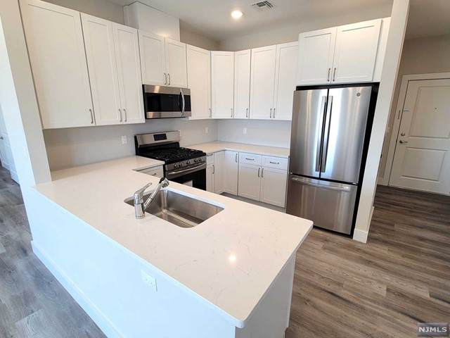 387 Park Street - Photo 1