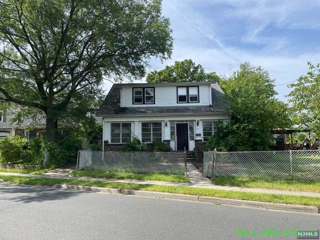 198 Shore Boulevard - Photo 1