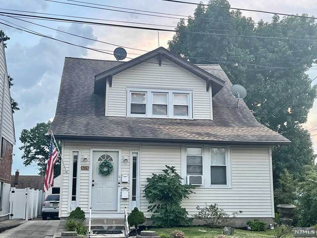 546 Victory Avenue - Photo 1