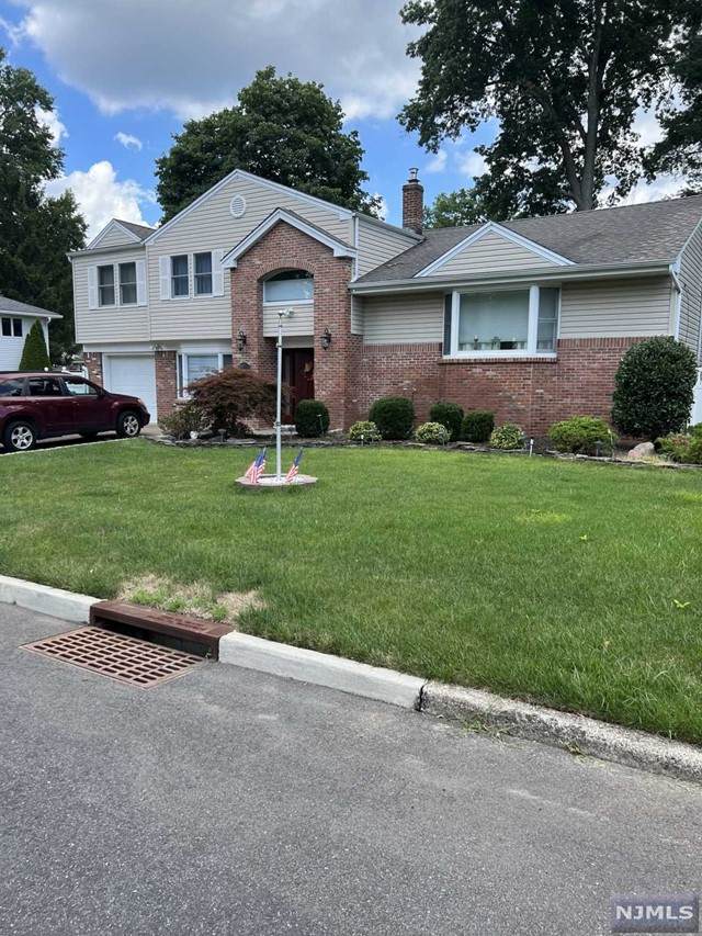 76 Vivian Avenue - Photo 1
