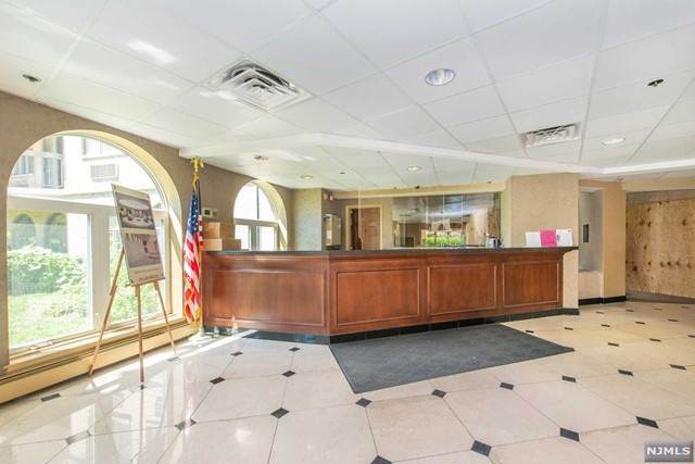 10 Smith Manor Boulevard - Photo 1