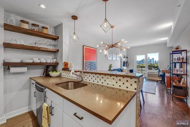 3312 Hudson Avenue - Photo 1