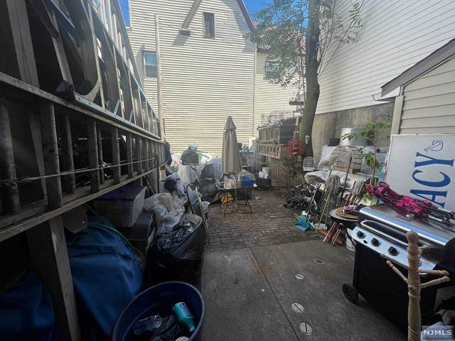 59 Pennsylvania Avenue - Photo 1