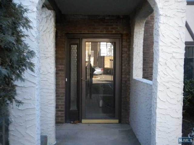 900 Valley Road - Photo 1