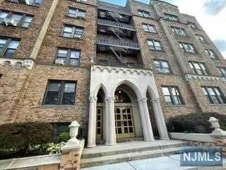 117 Kensington Avenue - Photo 1