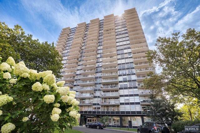 6050 Boulevard East - Photo 1