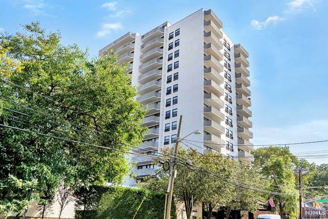 1600 Center Avenue - Photo 1