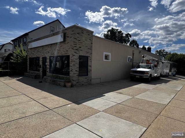 258 Hawthorne Avenue - Photo 1