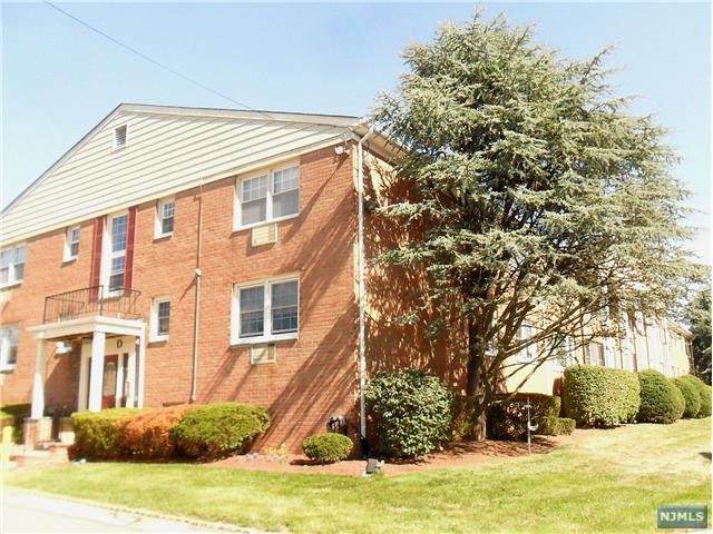 605 Grove Street - Photo 1