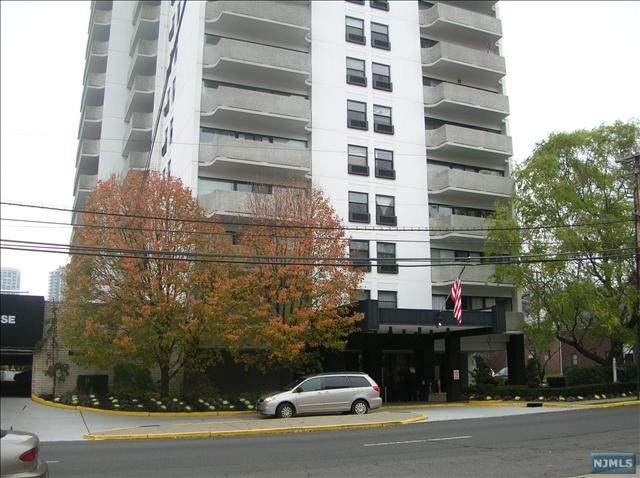 1600 Center Avenue - Photo 1