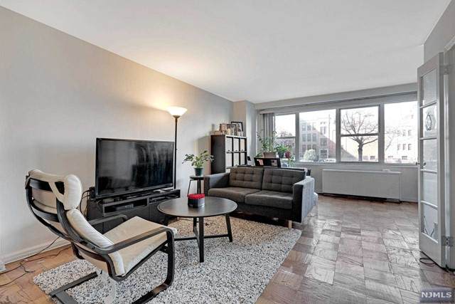 225 Saint Pauls Avenue - Photo 1