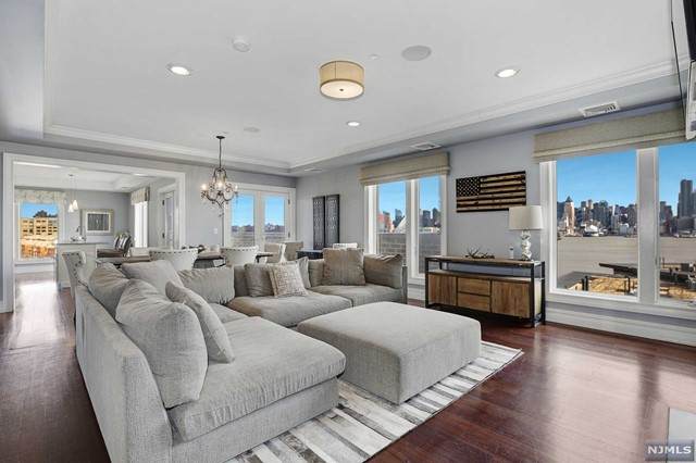 53 Oxford Landing - Photo 1