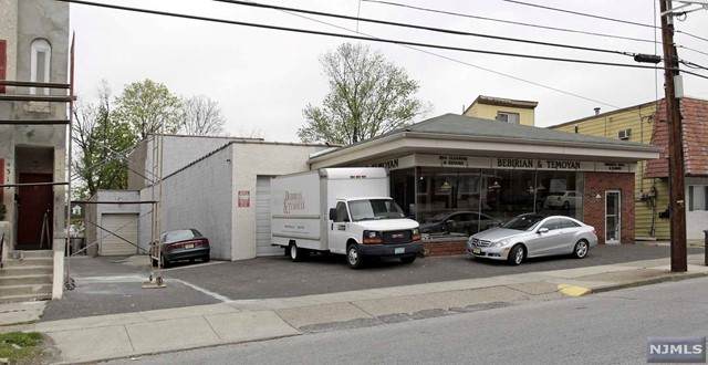 705 Maple Avenue - Photo 1