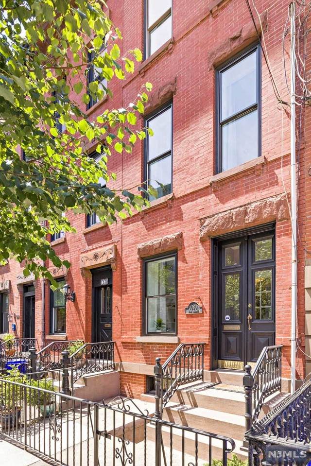 1030 Park Avenue - Photo 1