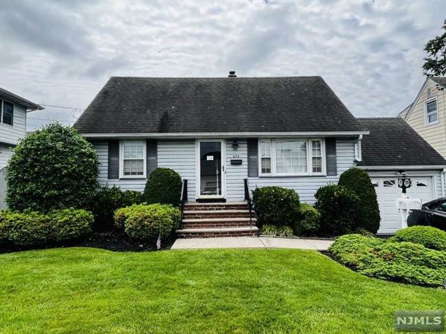 675 Summit Avenue - Photo 1
